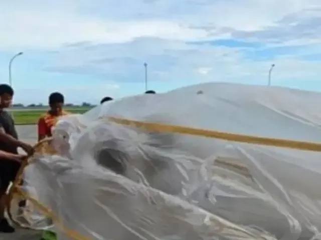 MEGABERITA - Video Viral Balon Udara Liar Mendarat di Bandara Internasional Yogyakarta